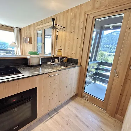 Apartment Megeve: 3 Pieces, 6 Couchages, Parking Inclus, Proche Pistes Et Village - Fr-1-597-181